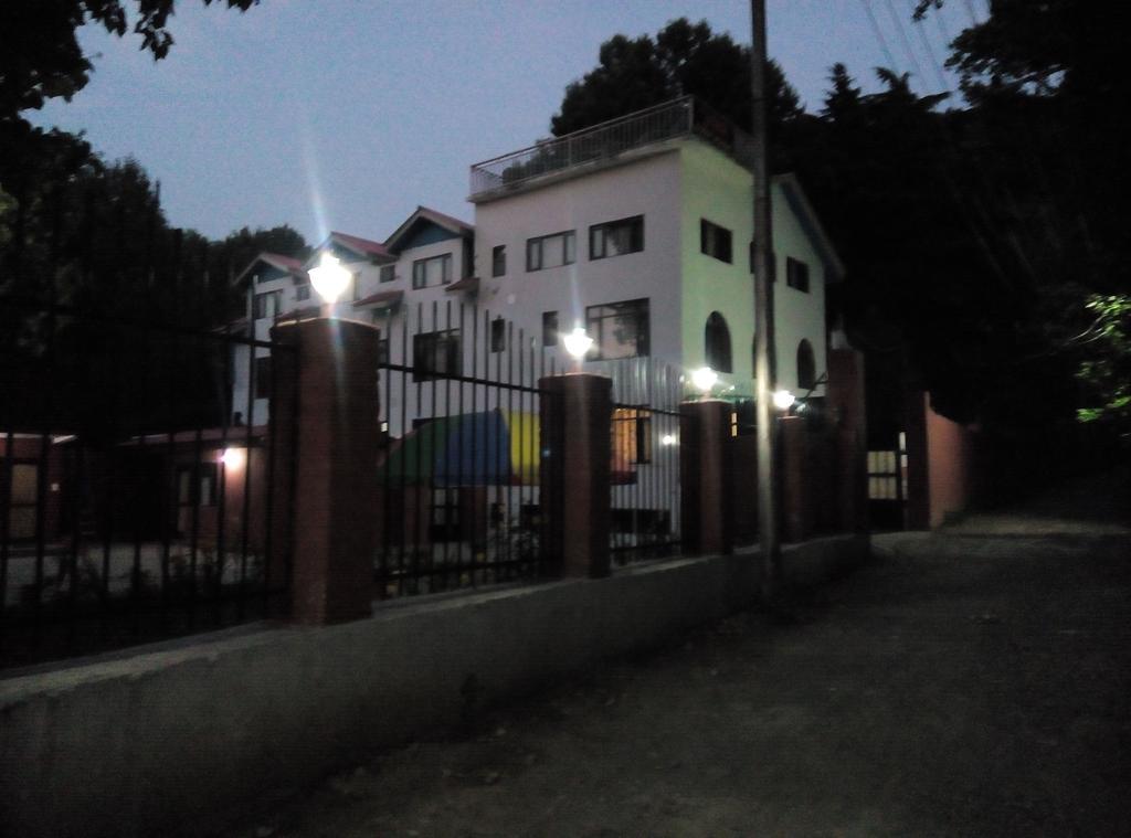 Hotel Grand Jigar Srīnagar Exterior foto